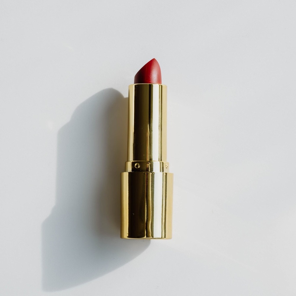 ESTATE COSMETICS || Matte Mood Matte Lipstick in IYKYK ❤️NIB❤️